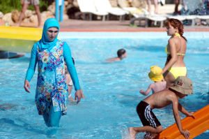 Une-sortie-burkini-dans-un-parc-aquatique-fait-polemique