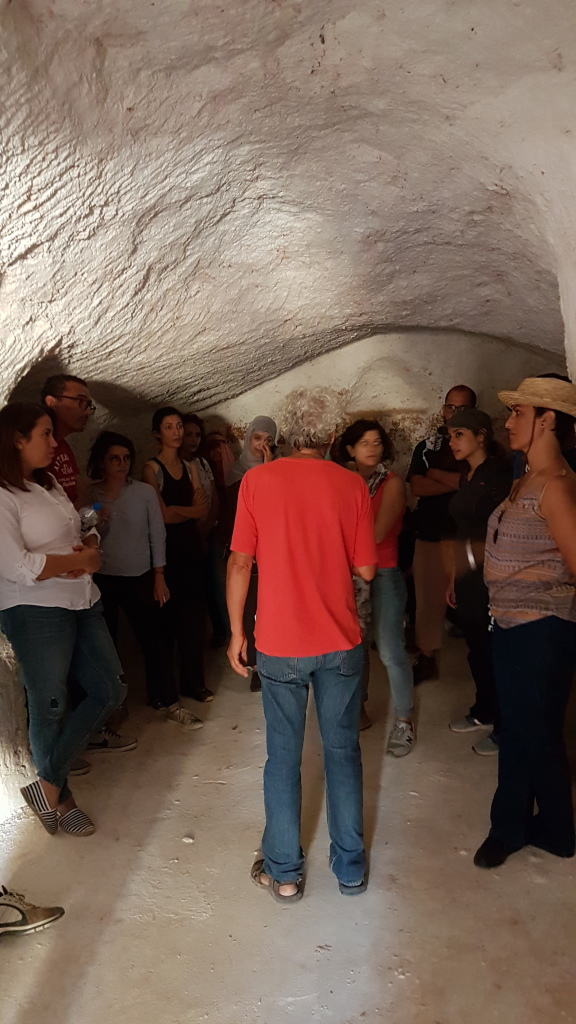 Visita in una abitazione scavata nella roccia Foto: Tunisia in Red